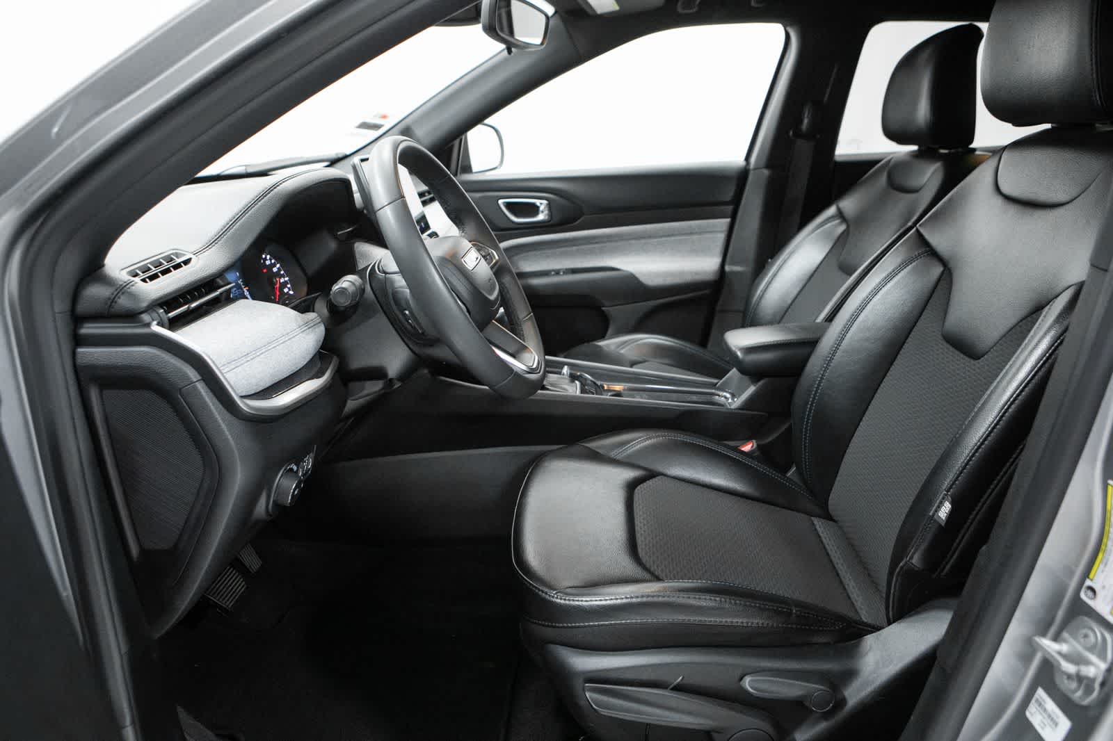 Thumbnail: 2023 Jeep Compass - 22