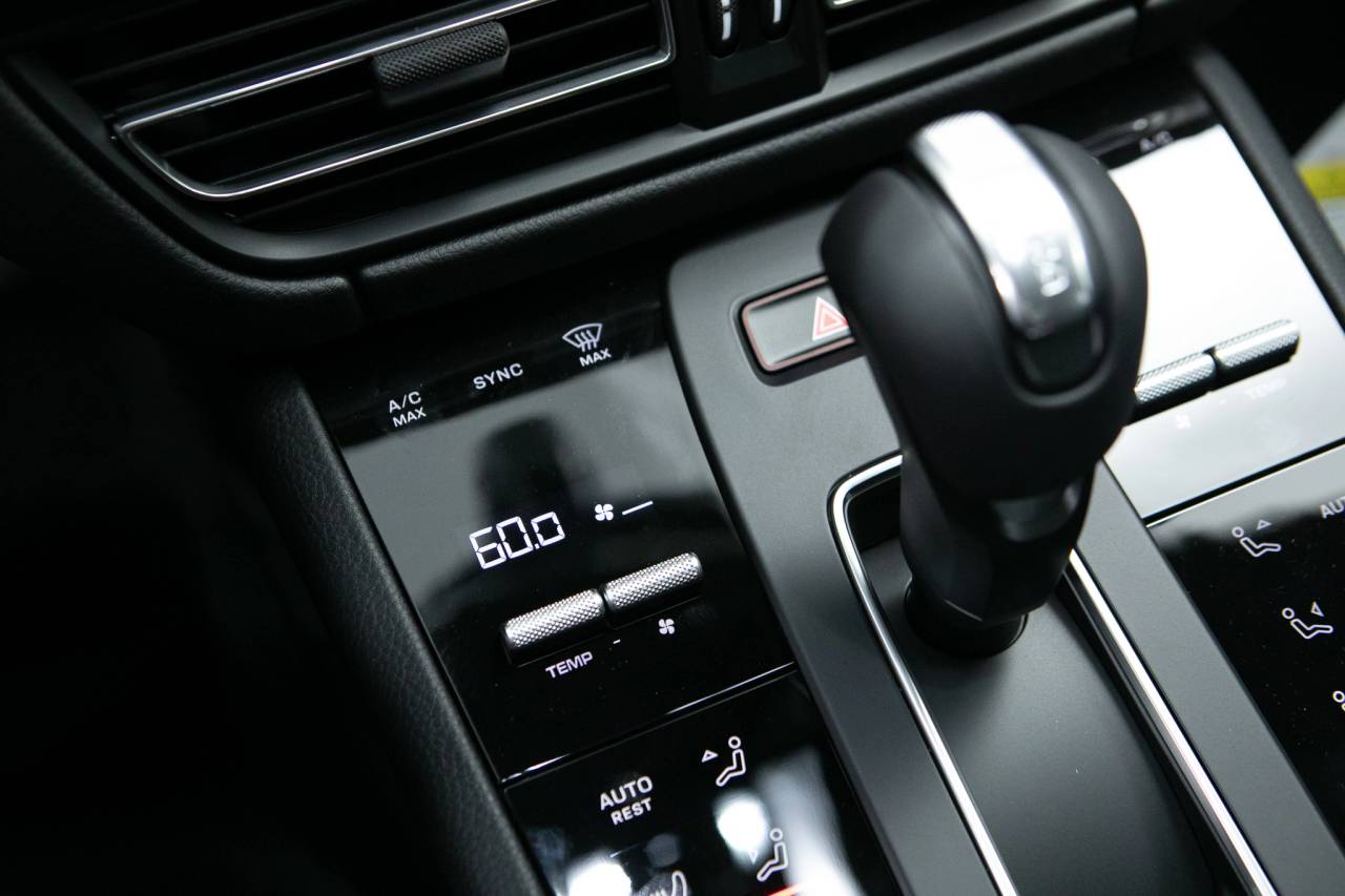 Thumbnail: 2026 Porsche Macan - 29