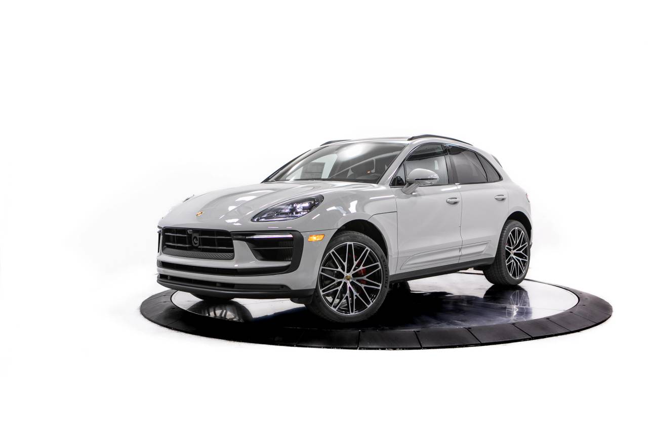 Thumbnail: 2026 Porsche Macan - 1