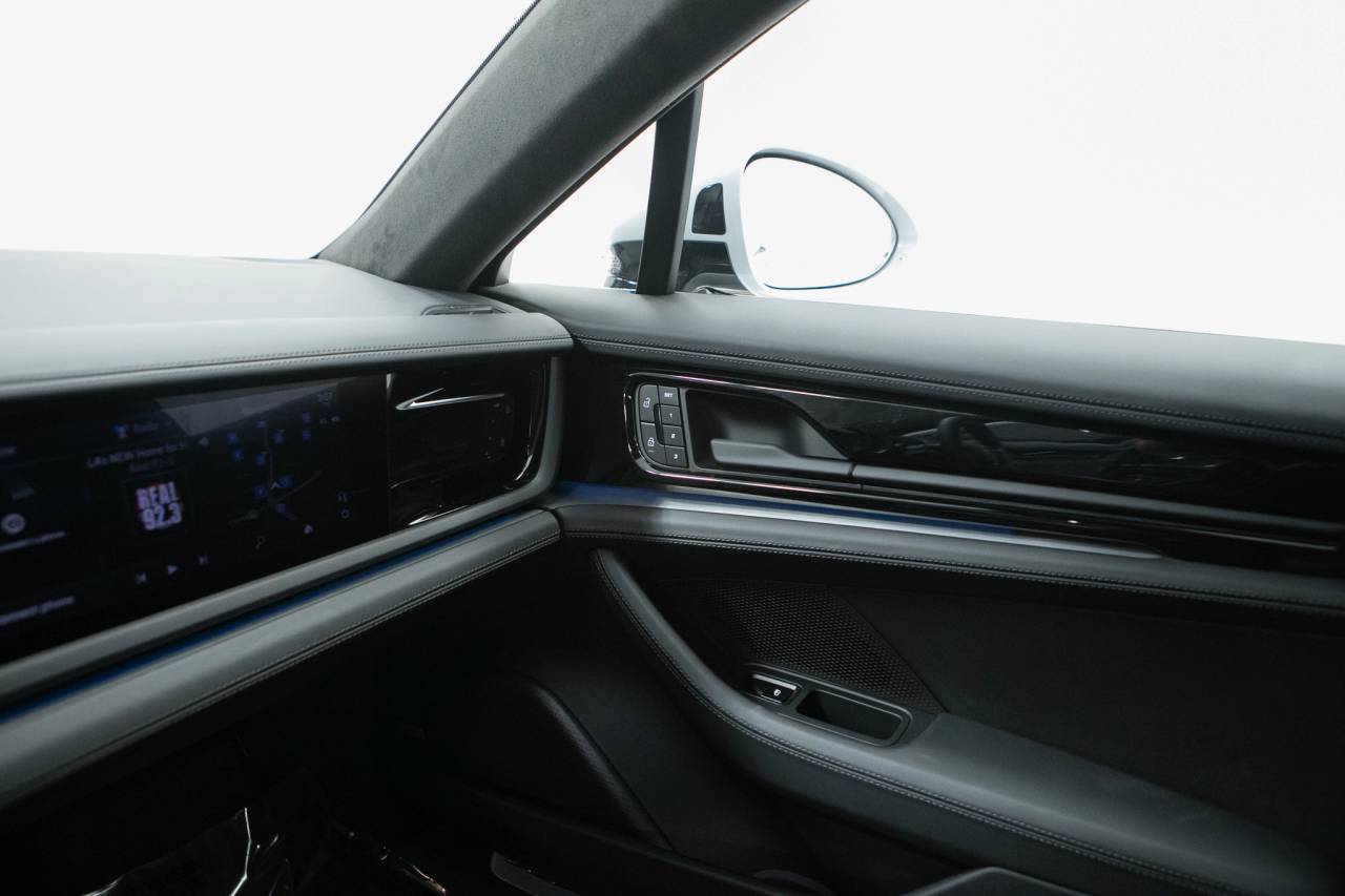 Thumbnail: 2026 Porsche Panamera - 32