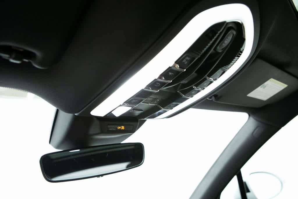 Thumbnail: 2025 Porsche Macan - 31