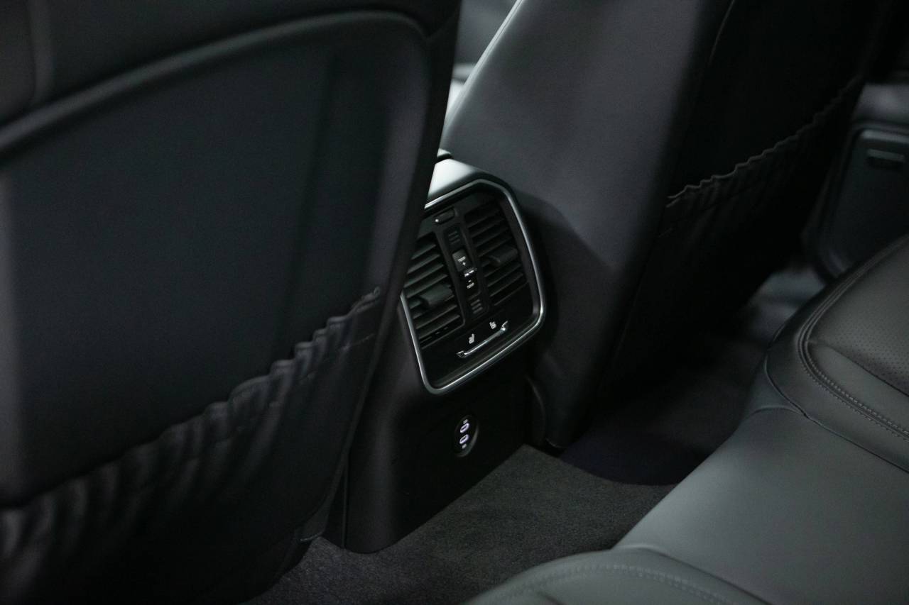 Thumbnail: 2026 Porsche Macan - 36