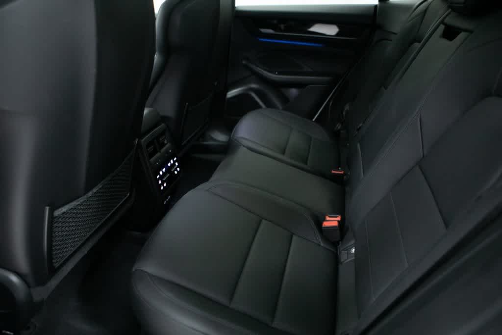 Thumbnail: 2025 Porsche Macan - 26