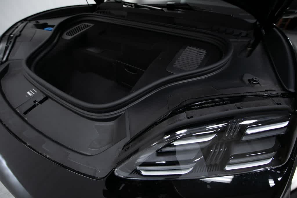 Thumbnail: 2025 Porsche Macan - 18