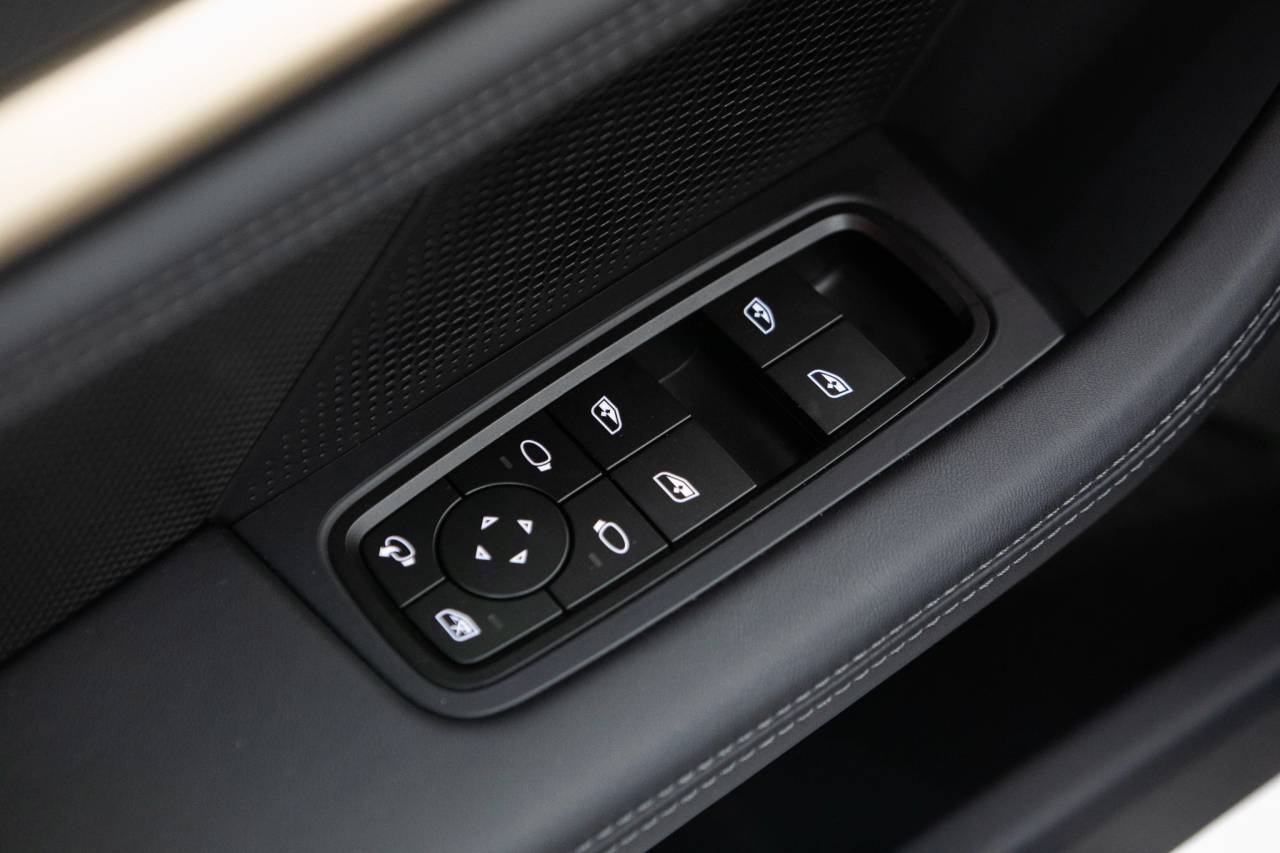 Thumbnail: 2026 Porsche Taycan - 25