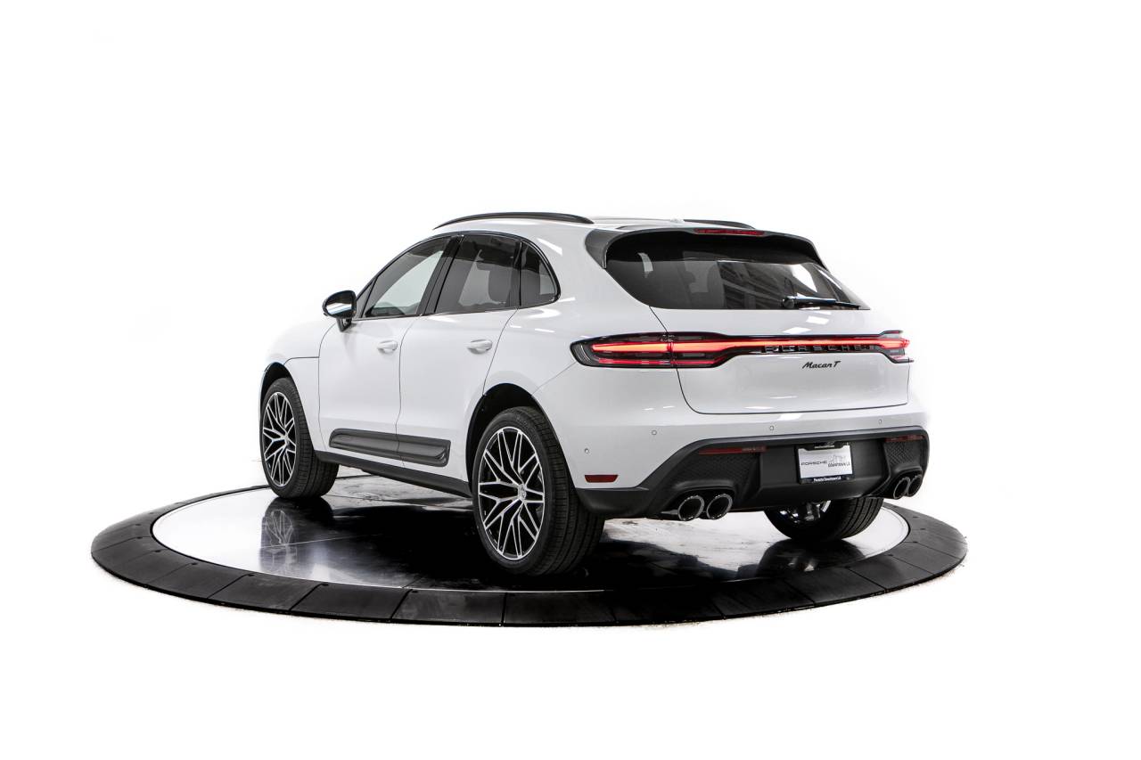 Thumbnail: 2026 Porsche Macan - 3