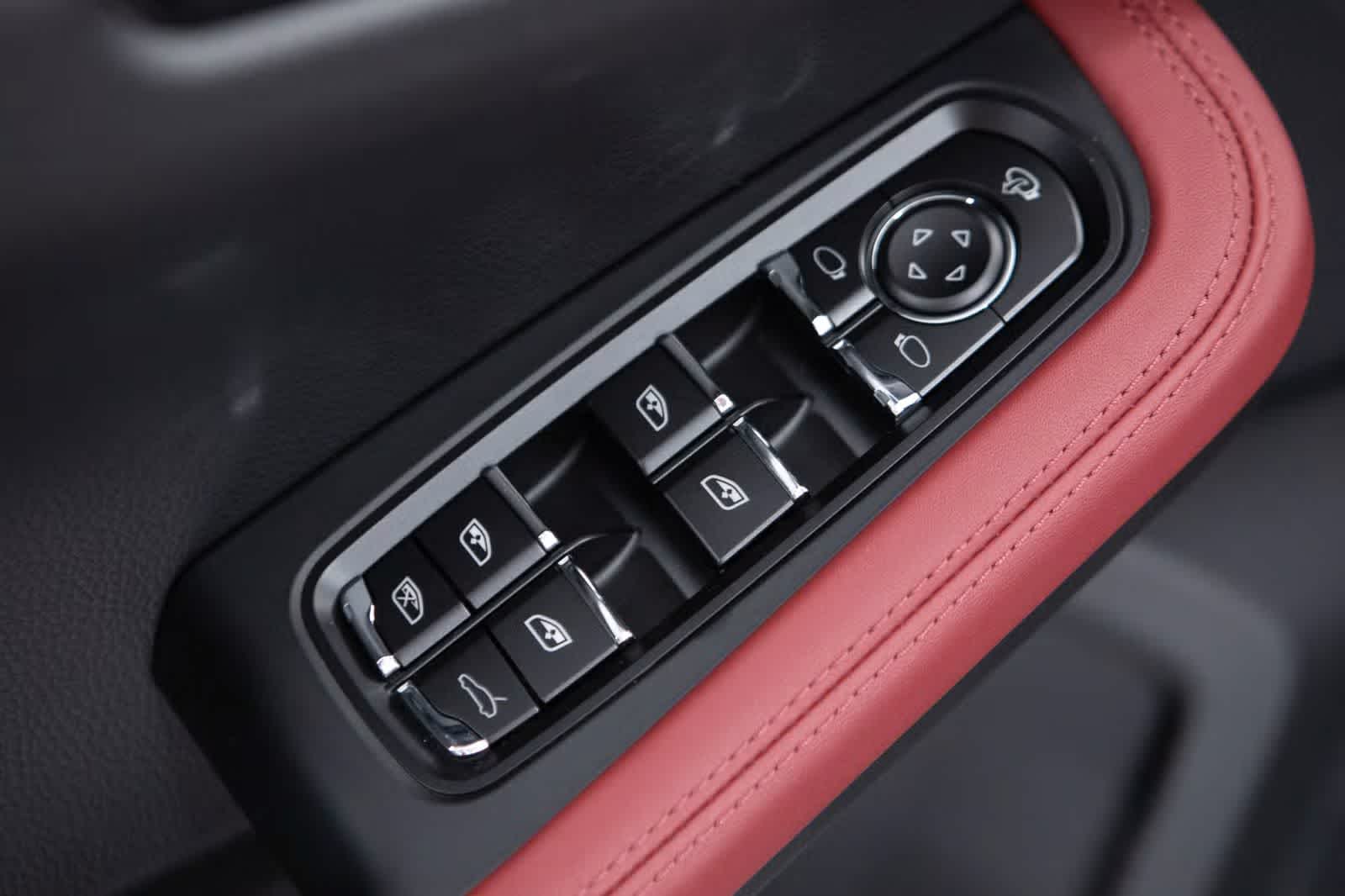 Thumbnail: 2026 Porsche Macan - 26