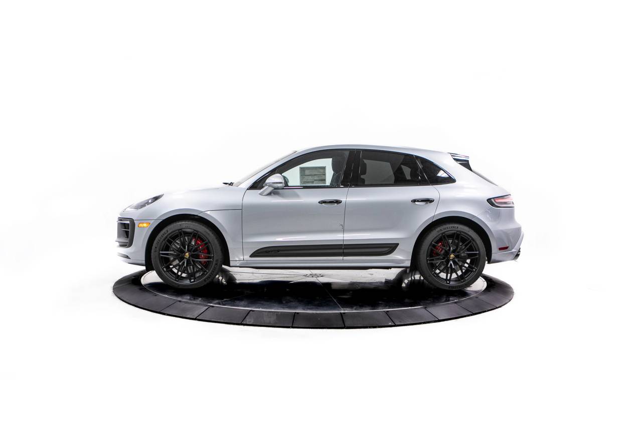 Thumbnail: 2026 Porsche Macan - 2