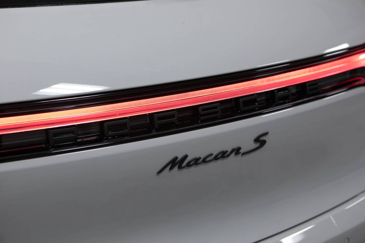 Thumbnail: 2026 Porsche Macan - 15