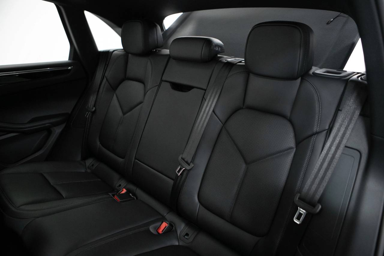 Thumbnail: 2026 Porsche Macan - 36