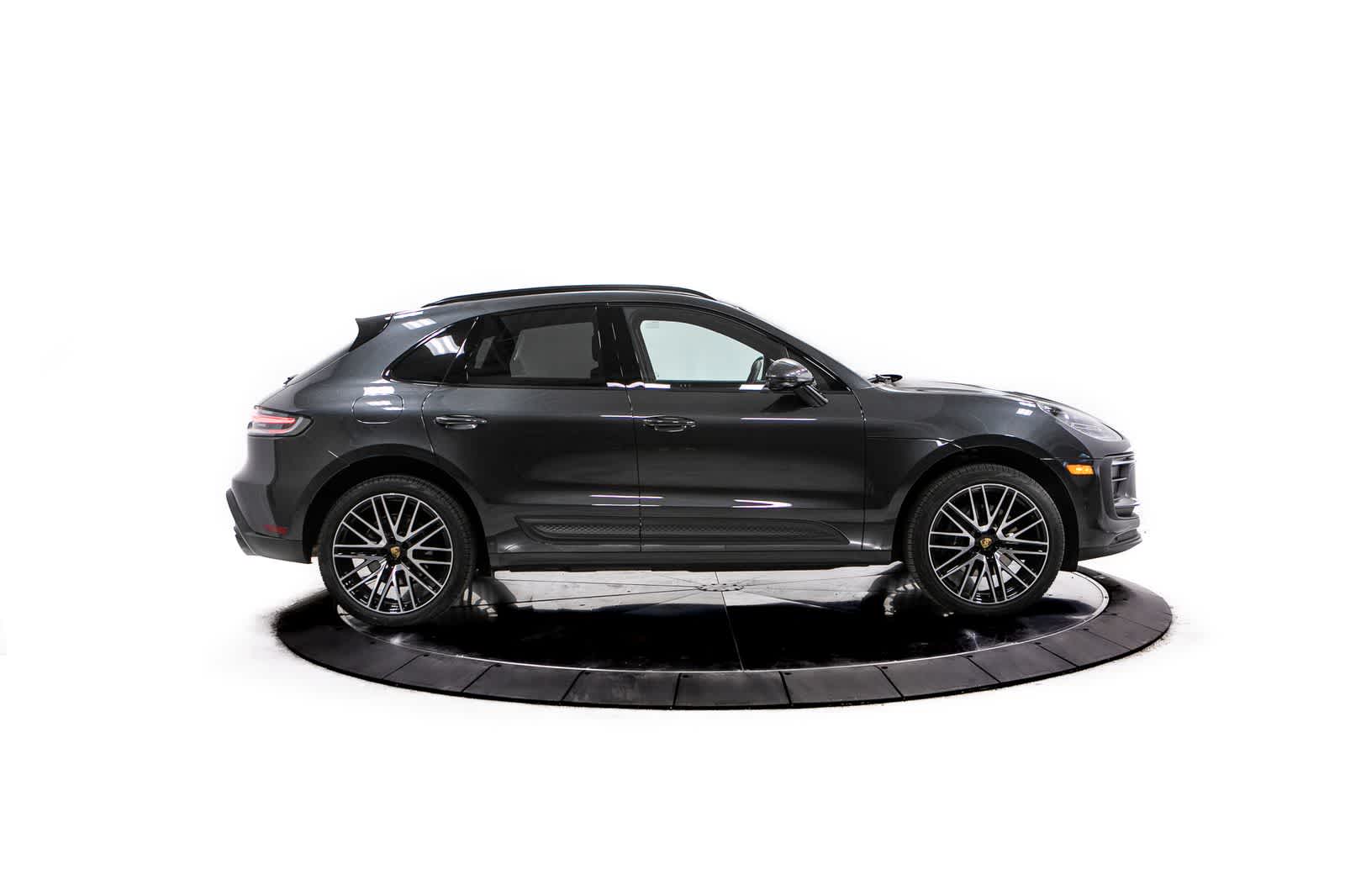 Thumbnail: 2026 Porsche Macan - 8