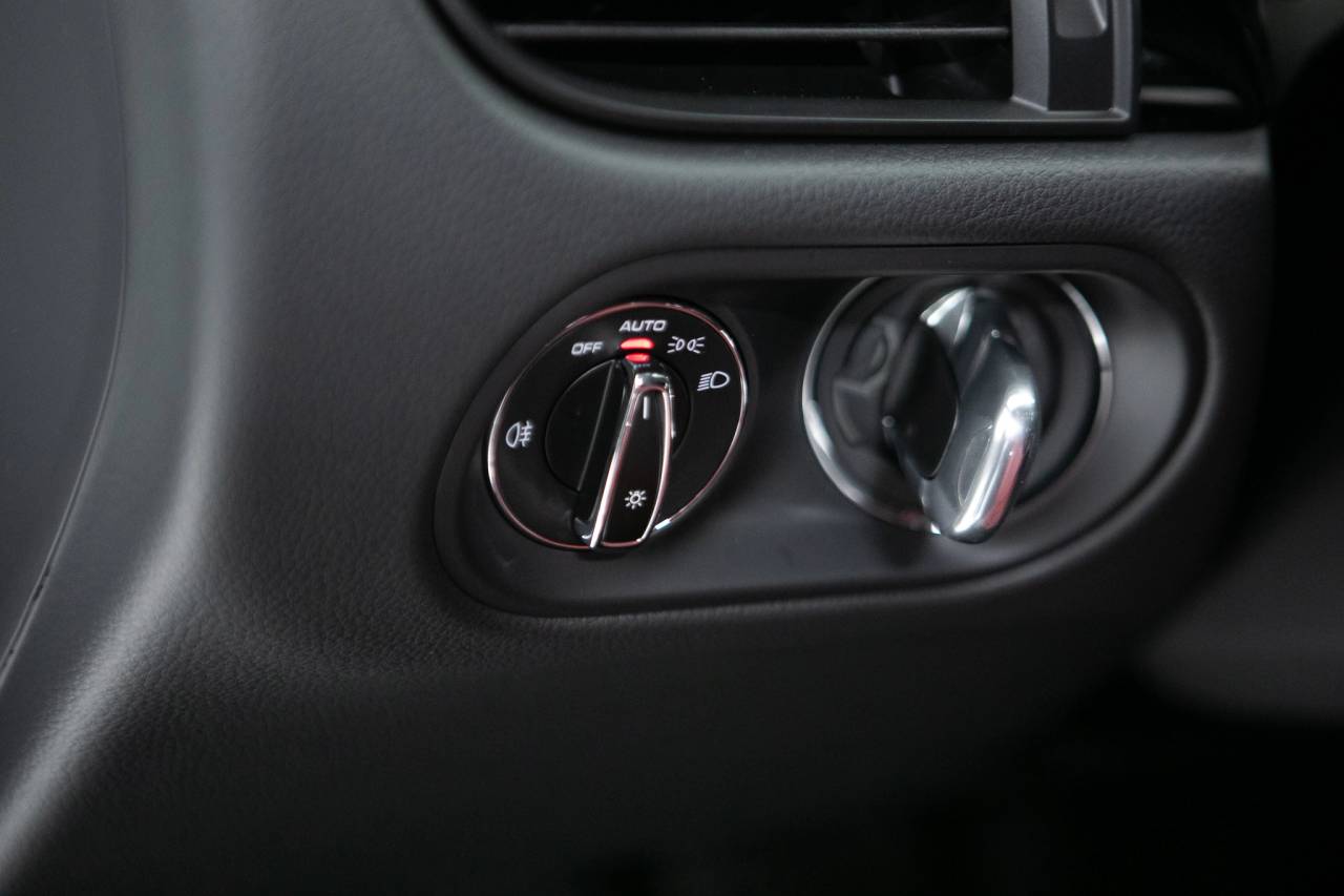 Thumbnail: 2026 Porsche Macan - 29