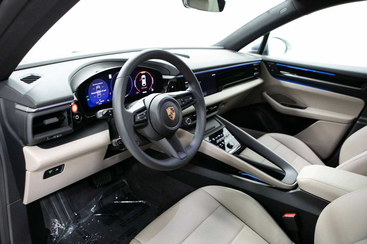 2025 Porsche Macan Electric photo 4