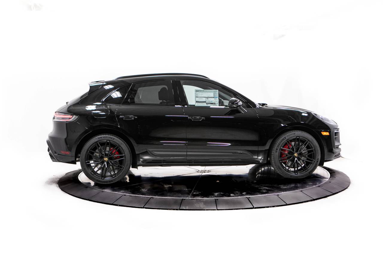 Thumbnail: 2026 Porsche Macan - 8
