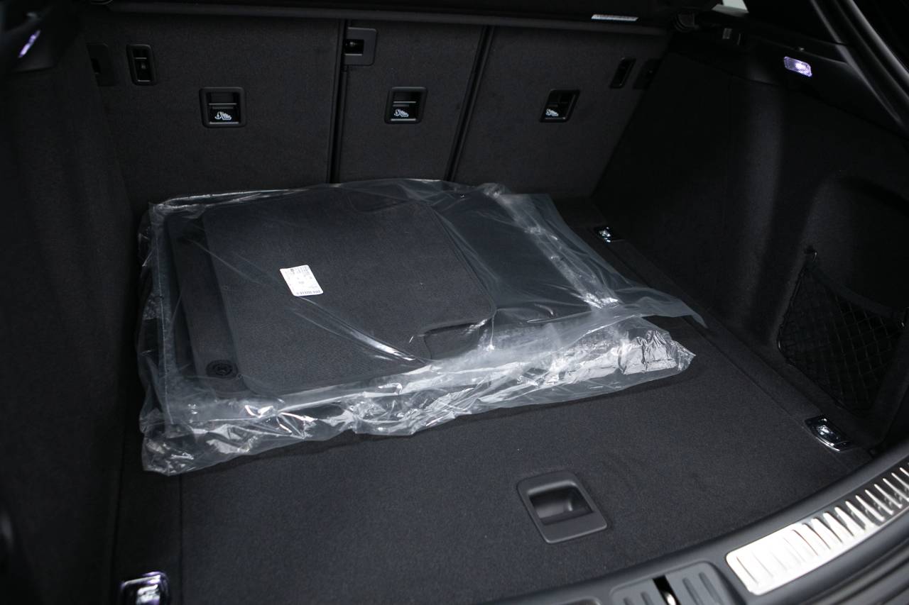 Thumbnail: 2026 Porsche Macan - 38