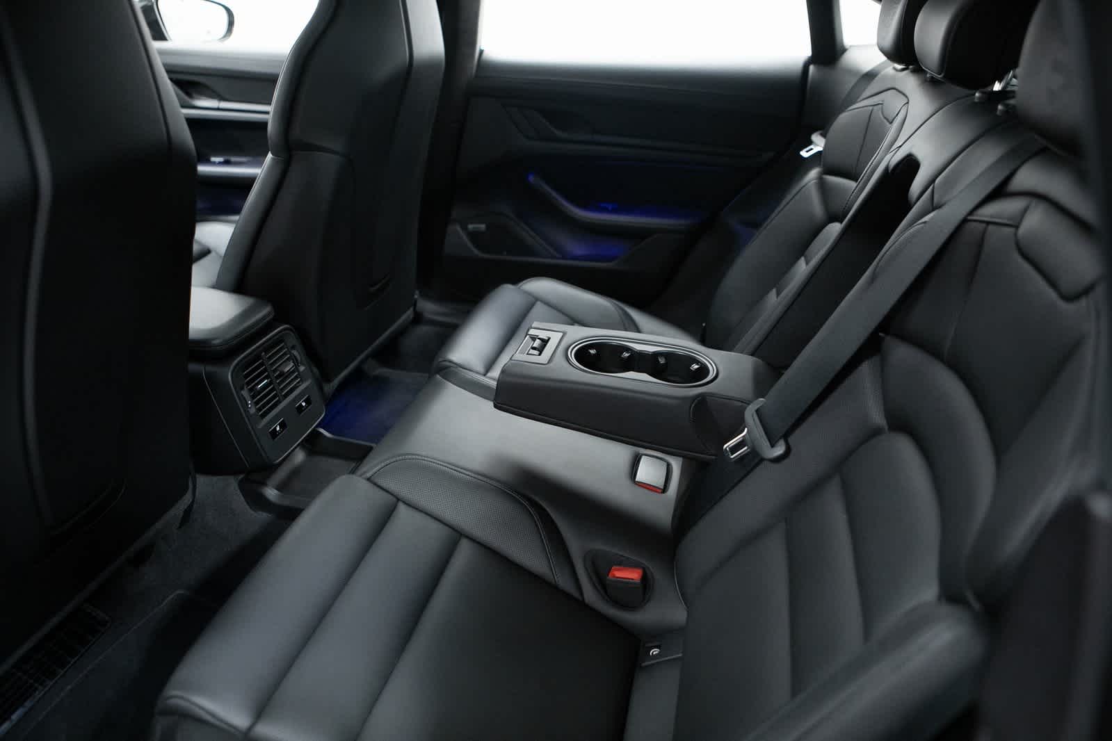 Thumbnail: 2022 Porsche Taycan - 30