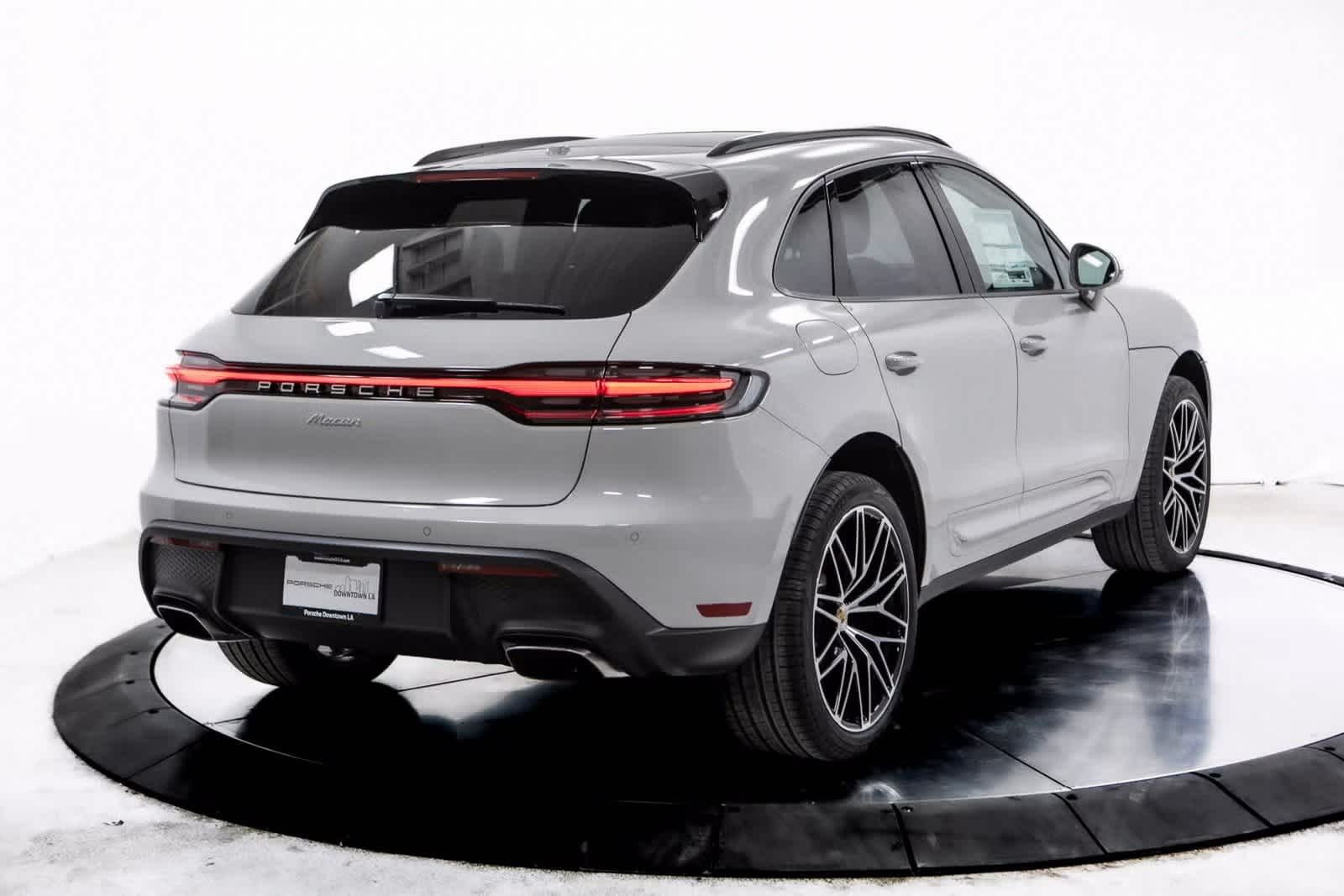 Thumbnail: 2025 Porsche Macan - 7