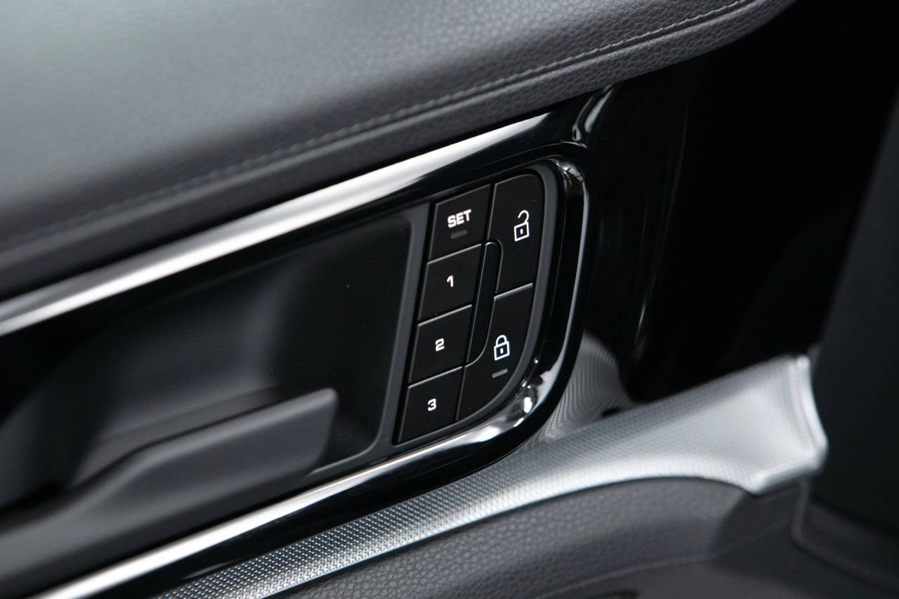 Thumbnail: 2026 Porsche Panamera - 25