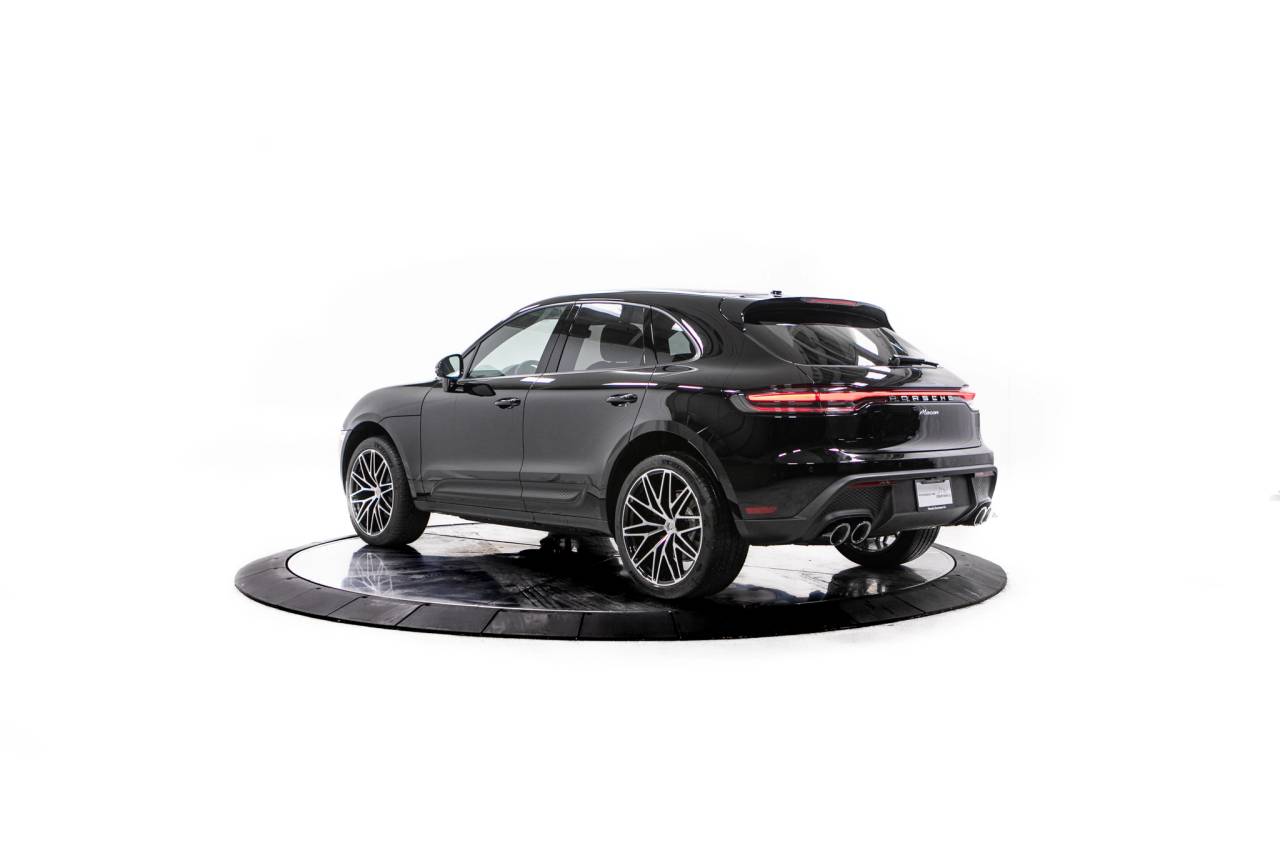 Thumbnail: 2026 Porsche Macan - 3
