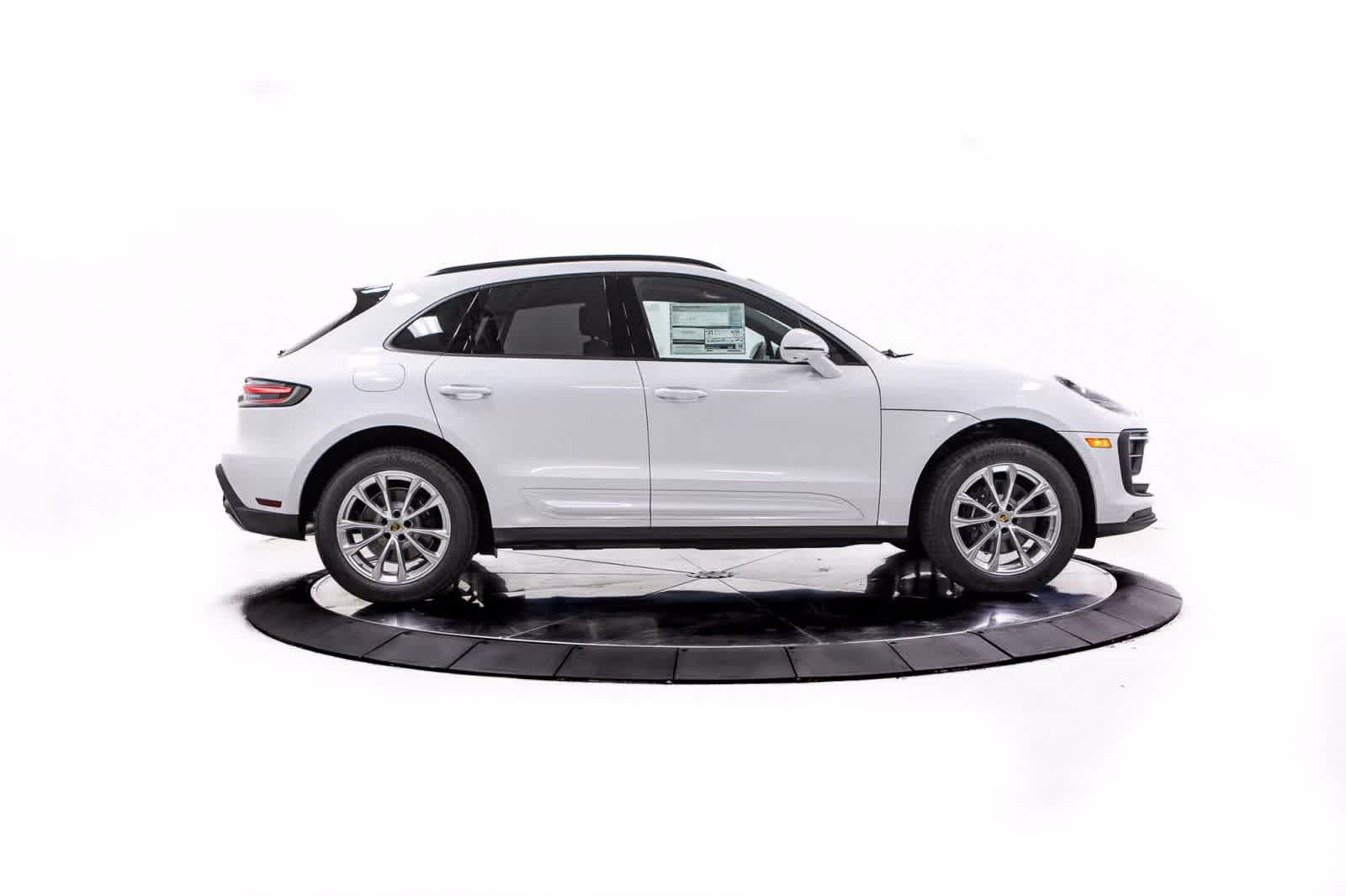 Thumbnail: 2026 Porsche Macan - 8