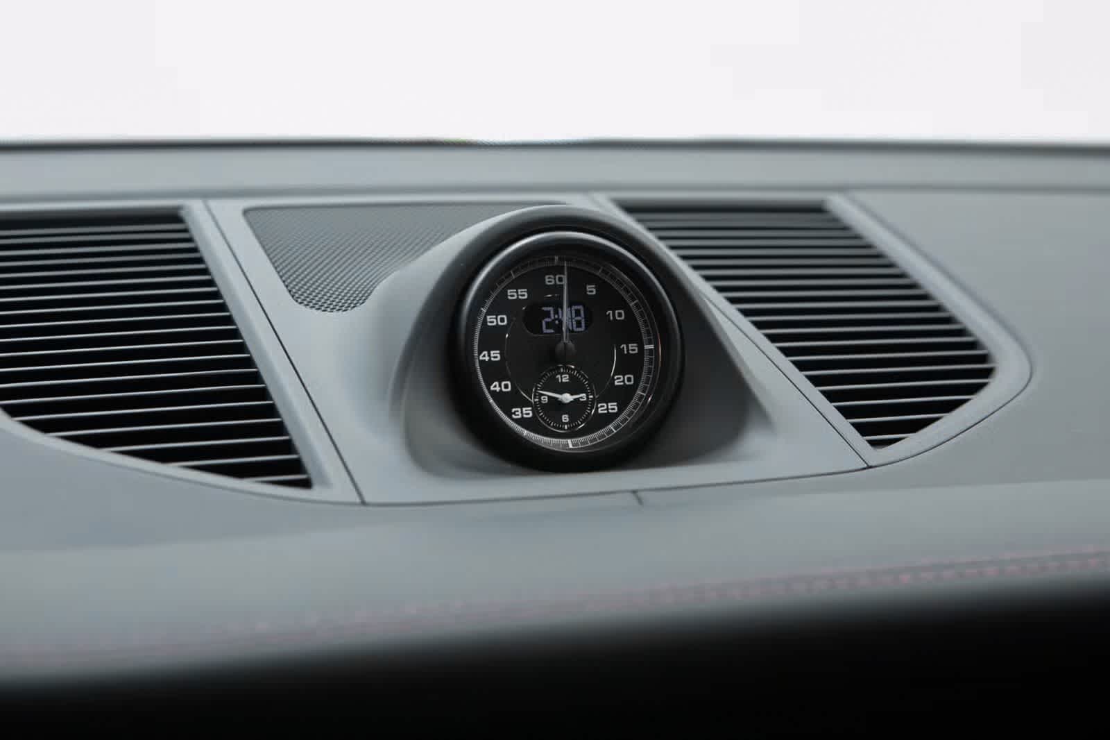 Thumbnail: 2026 Porsche Macan - 30