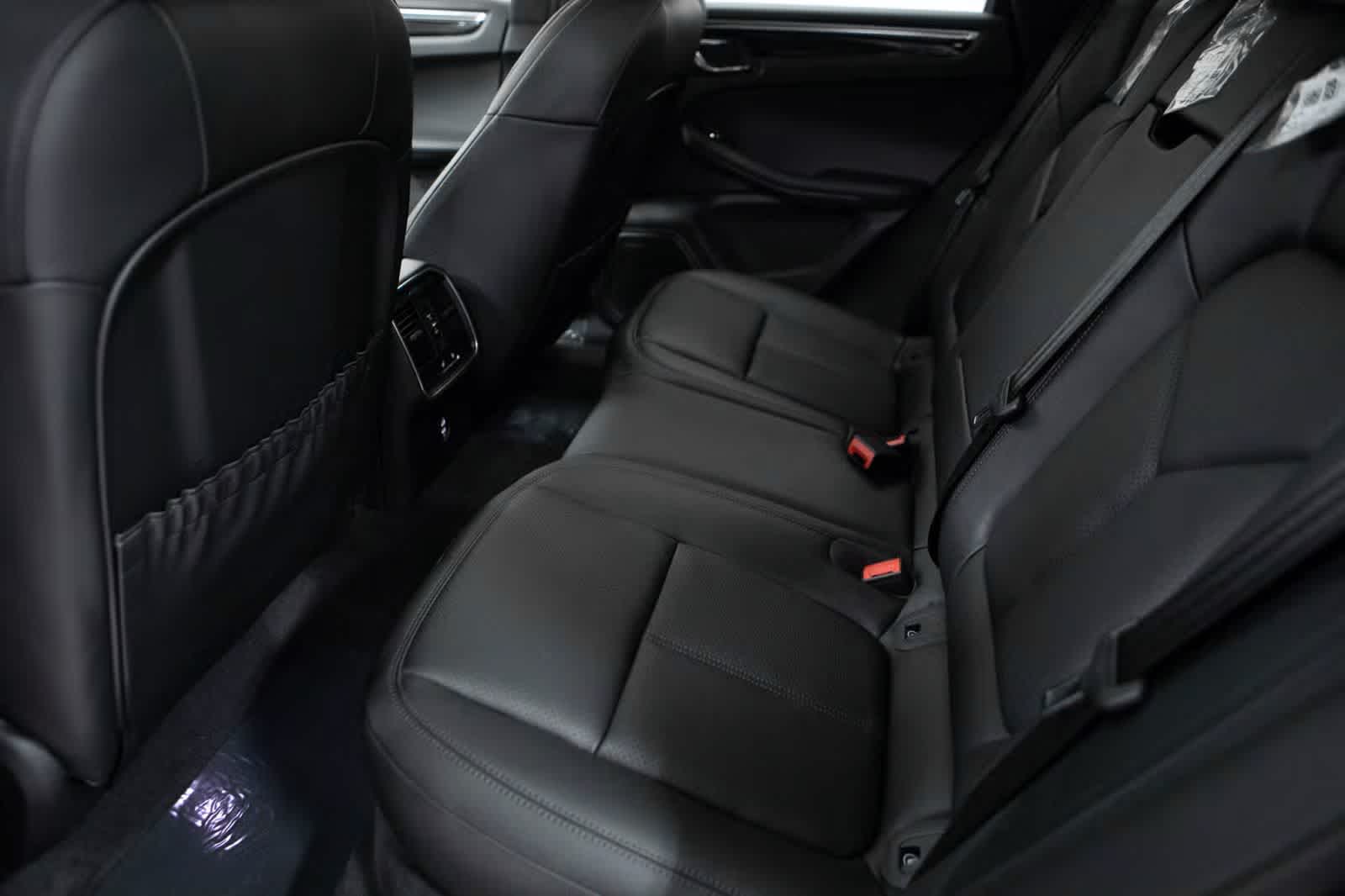 Thumbnail: 2026 Porsche Macan - 34