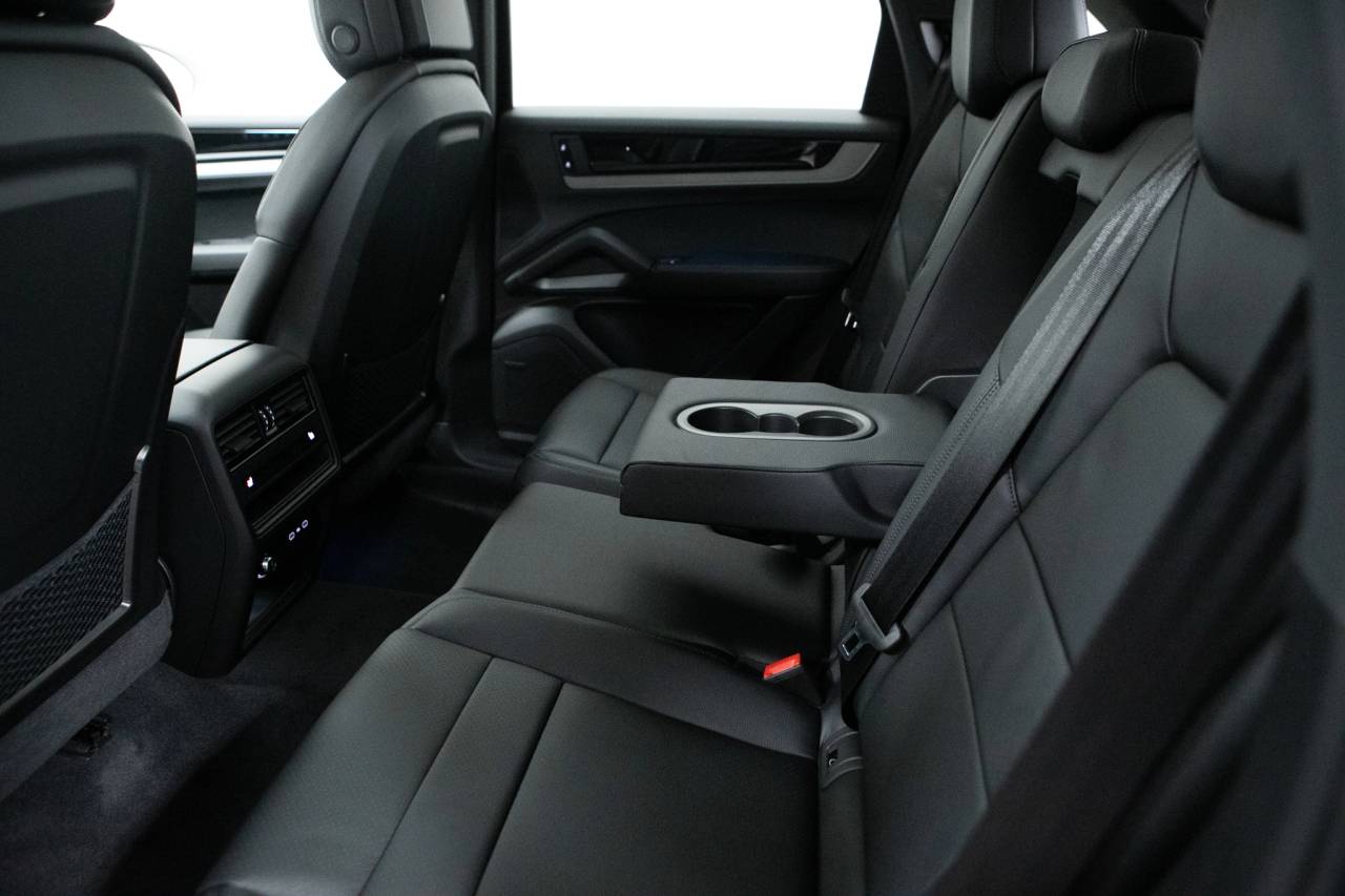 Thumbnail: 2026 Porsche Cayenne - 35