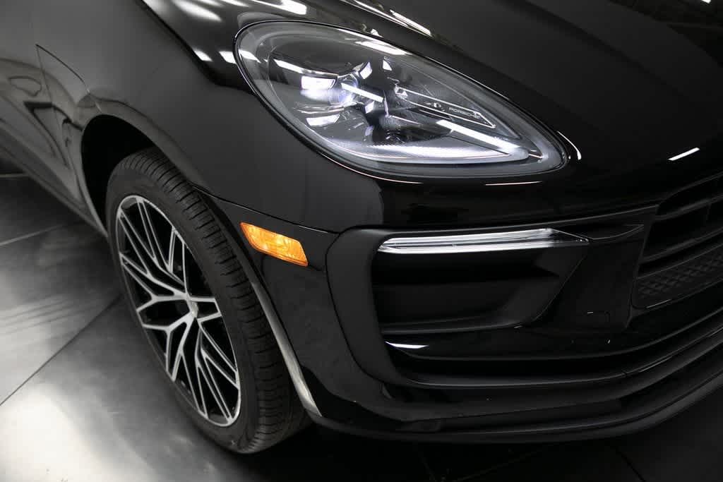 Thumbnail: 2025 Porsche Macan - 12