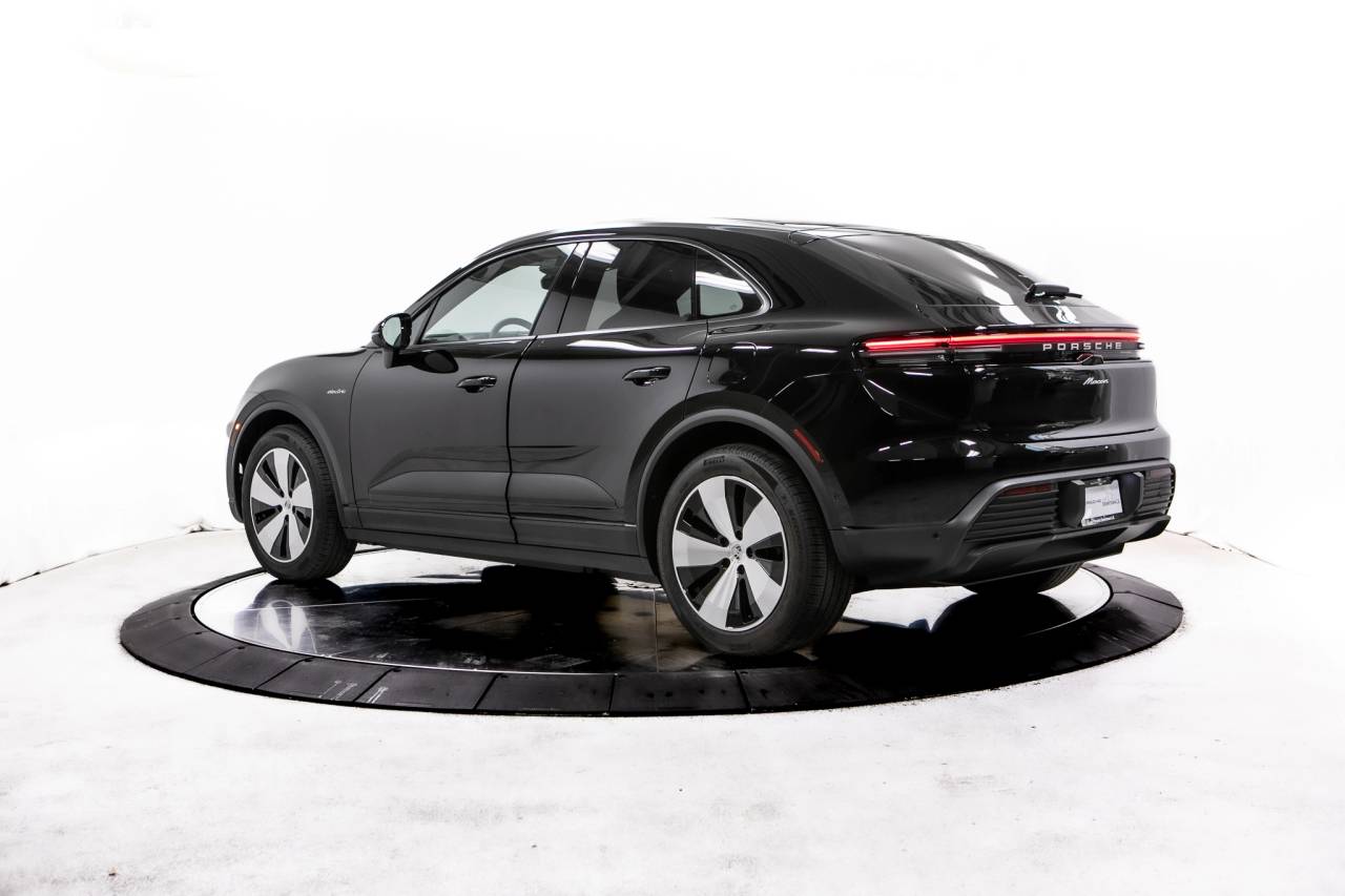 2025 Porsche Macan Electric photo 3