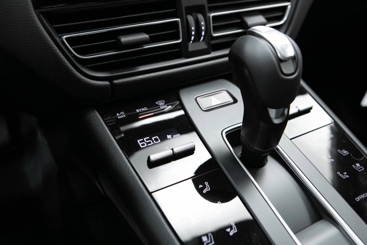 Thumbnail: 2026 Porsche Macan - 26
