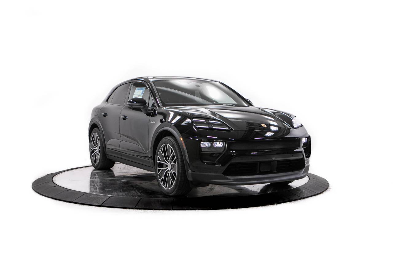 Thumbnail: 2026 Porsche Macan - 9