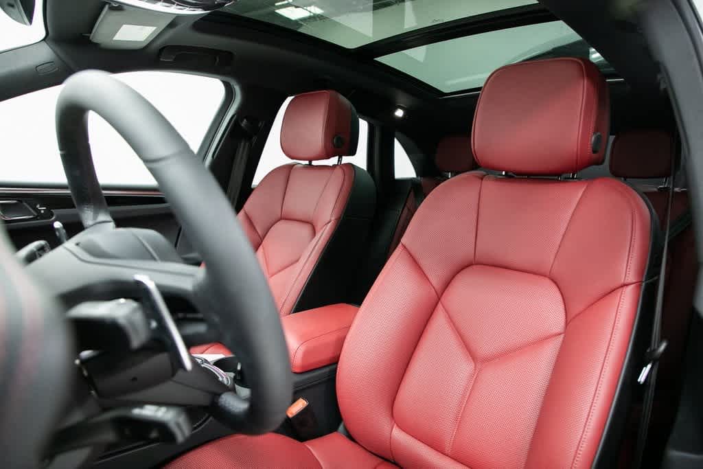 Thumbnail: 2025 Porsche Macan - 5