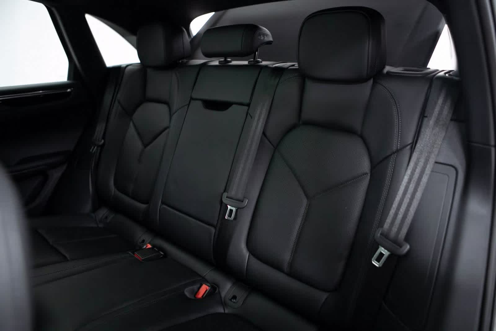 Thumbnail: 2025 Porsche Macan - 27