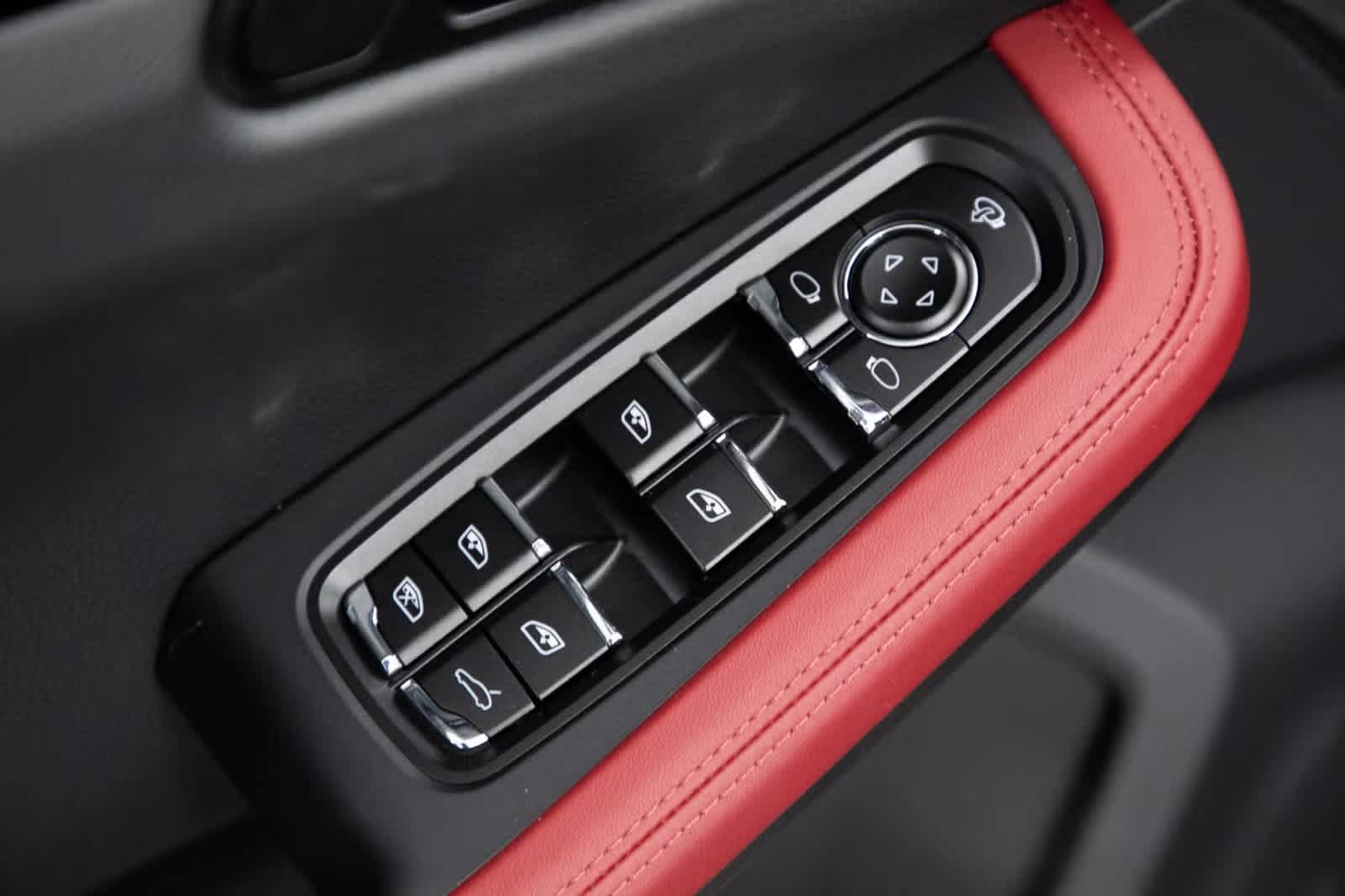 Thumbnail: 2025 Porsche Macan - 19