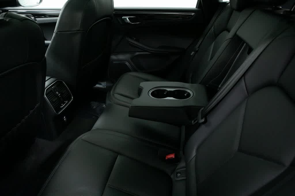Thumbnail: 2025 Porsche Macan - 30