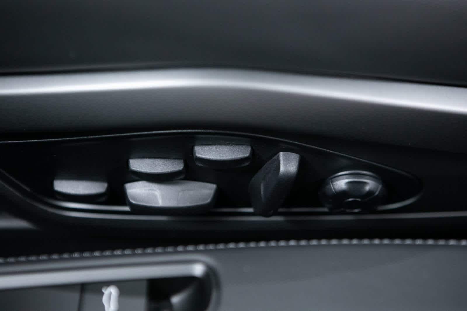 Thumbnail: 2025 Porsche 911 - 17