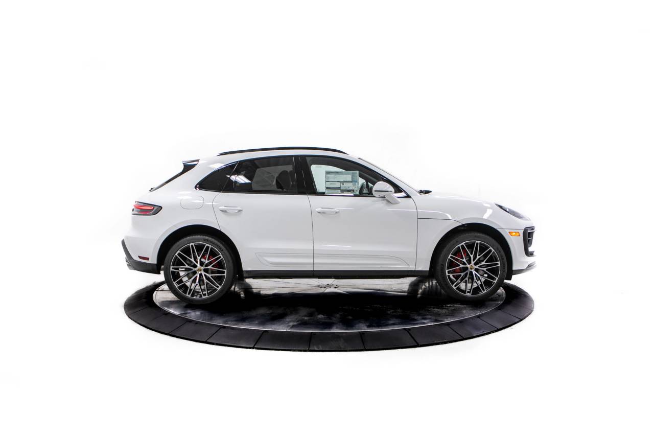 Thumbnail: 2026 Porsche Macan - 8
