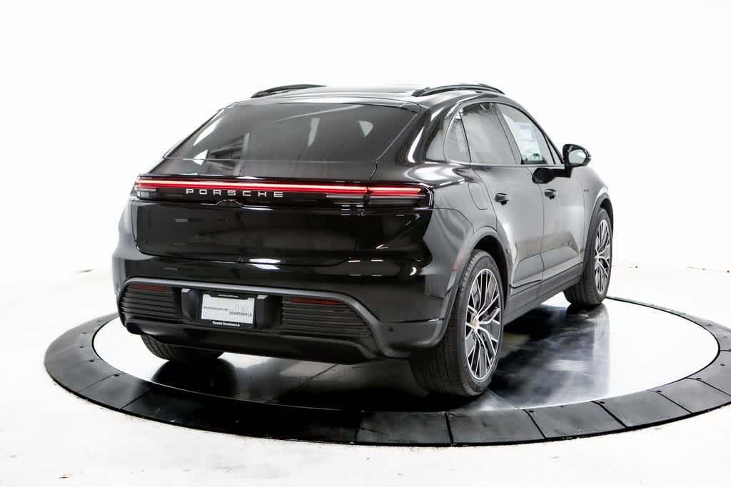 Thumbnail: 2025 Porsche Macan - 7