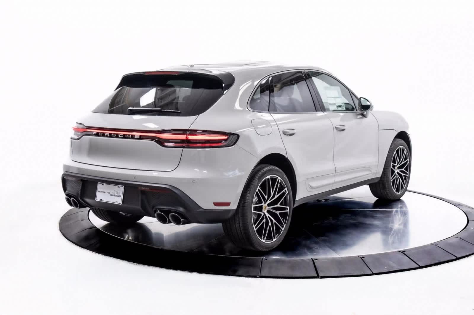 Thumbnail: 2025 Porsche Macan - 7