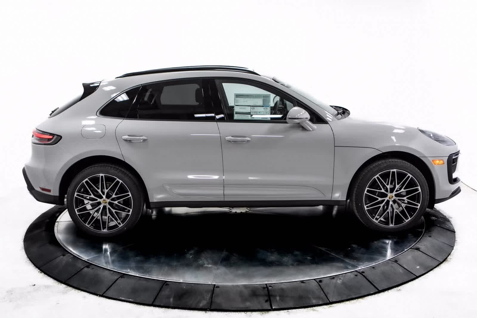 Thumbnail: 2025 Porsche Macan - 8