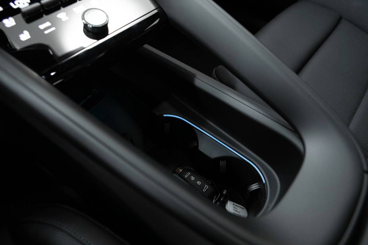 Thumbnail: 2026 Porsche Macan - 31