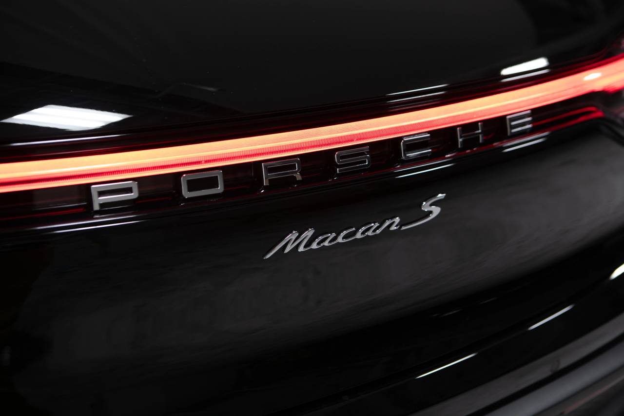 Thumbnail: 2026 Porsche Macan - 15