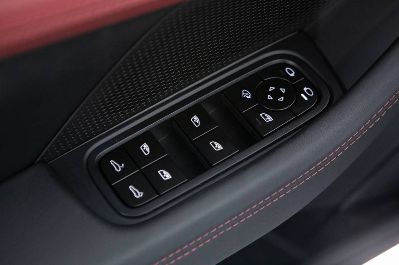 Thumbnail: 2026 Porsche Panamera - 25