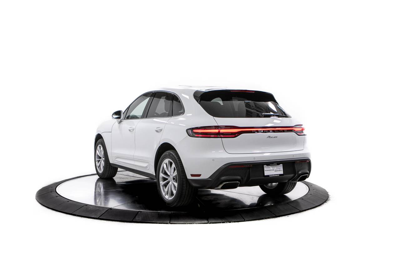 Thumbnail: 2026 Porsche Macan - 3