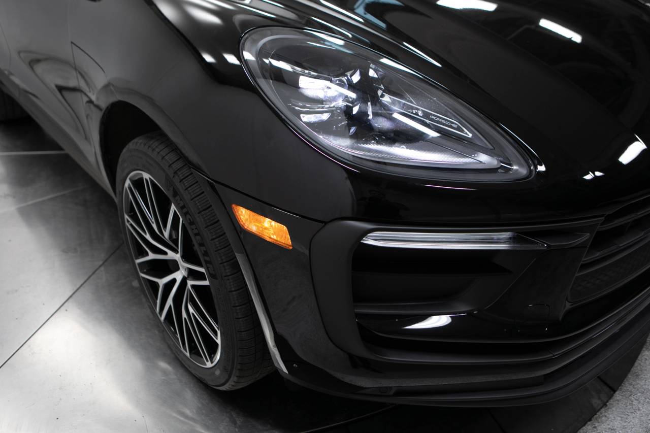 Thumbnail: 2026 Porsche Macan - 12