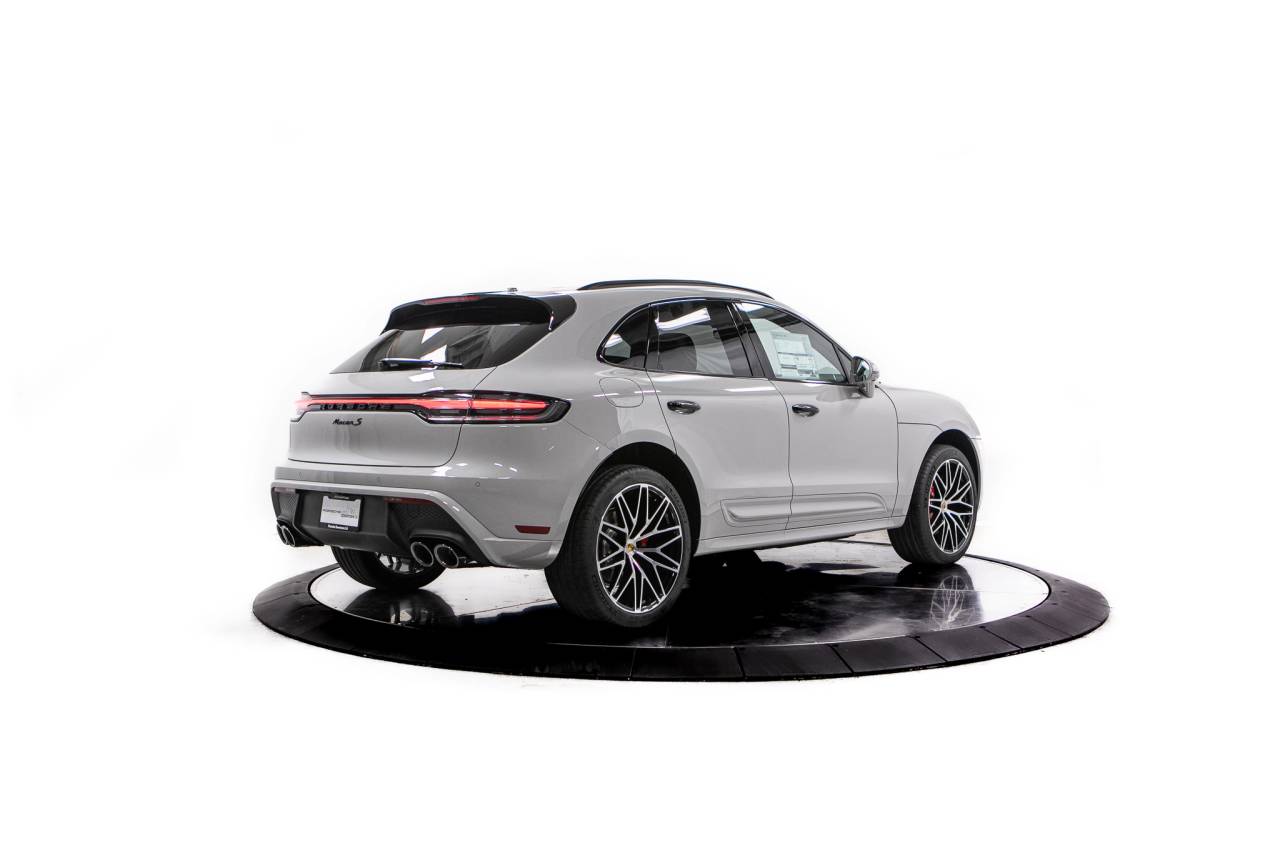 Thumbnail: 2026 Porsche Macan - 7