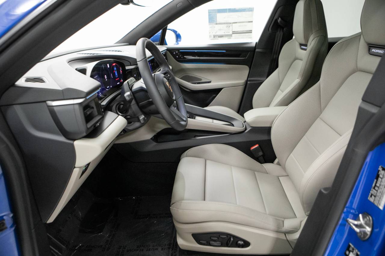 Thumbnail: 2026 Porsche Macan - 22