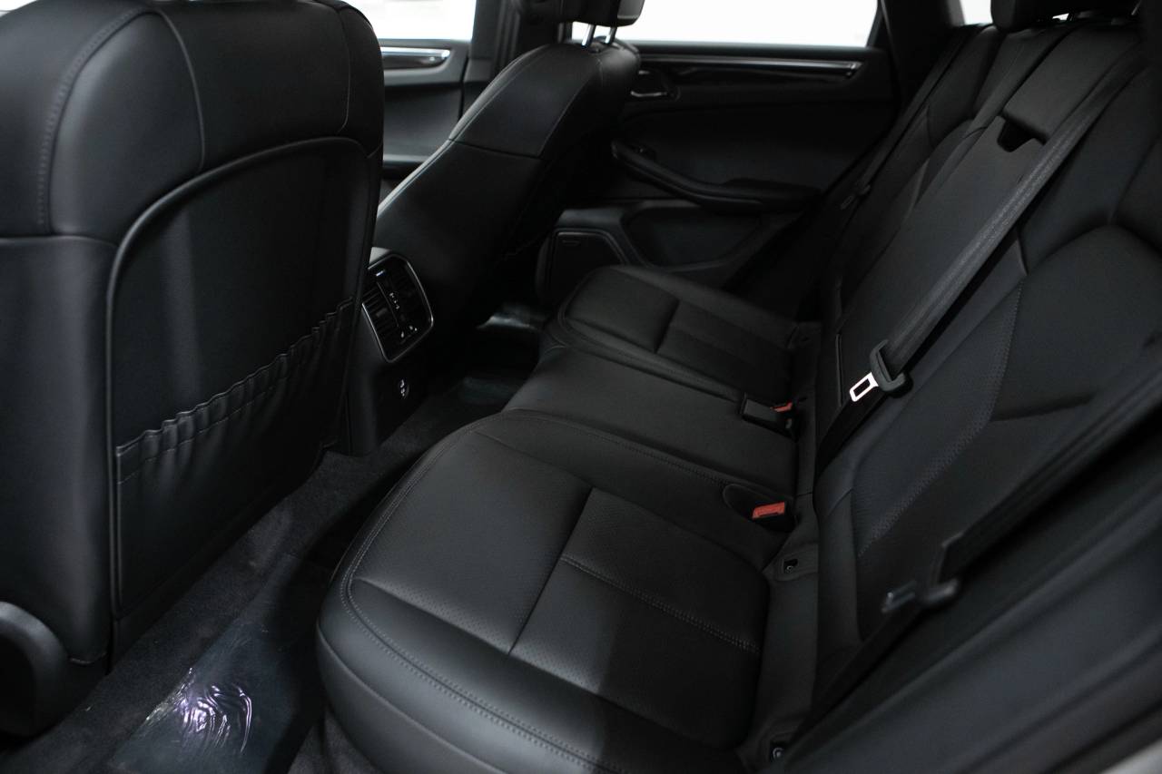 Thumbnail: 2026 Porsche Macan - 36