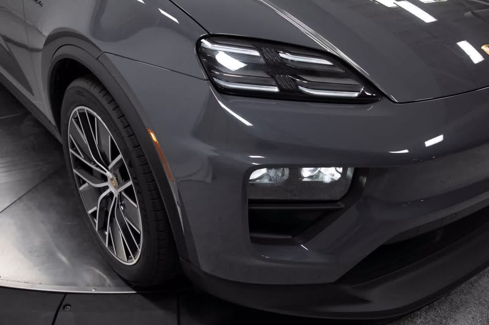 Thumbnail: 2025 Porsche Macan - 12