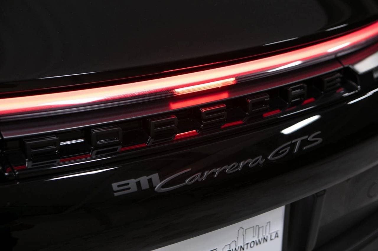 Thumbnail: 2026 Porsche 911 - 16